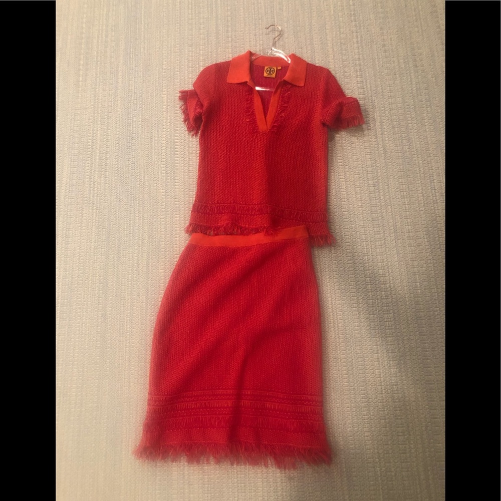 🚨🚨A Tory Burch Must Have skirt and top! Gorgeous